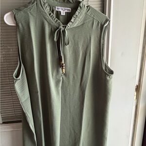 Elegant Green Sleeveless Blouse with Beaded Tie